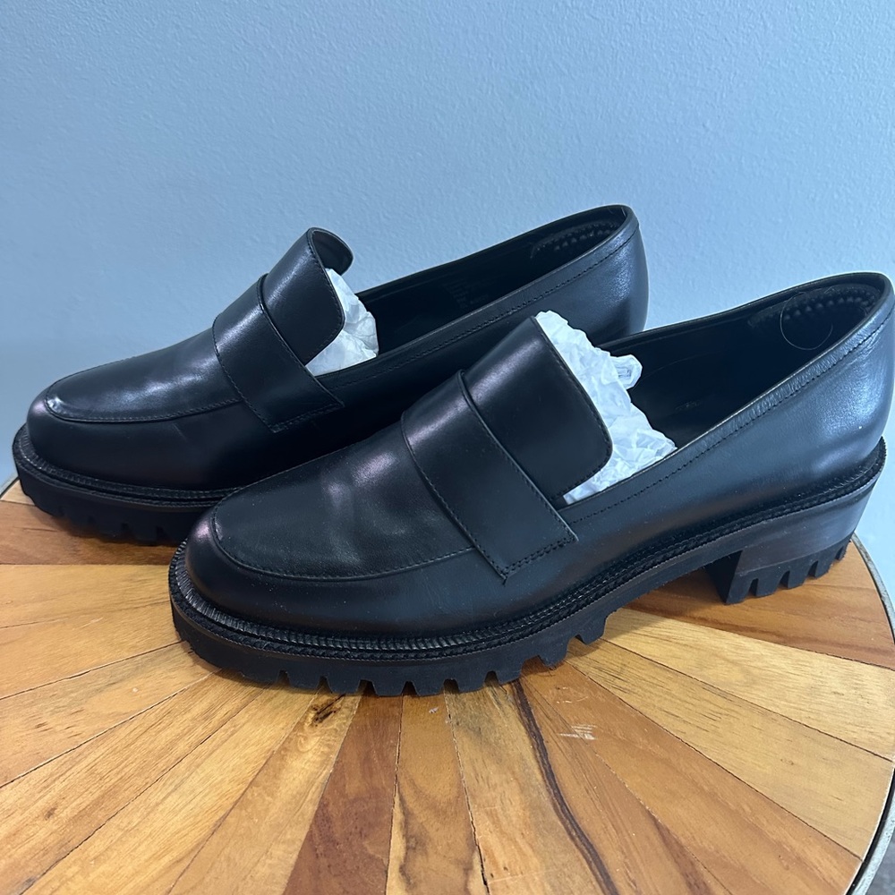 Poeta. Comfortable Women's Tailored Loafer In Black Leather